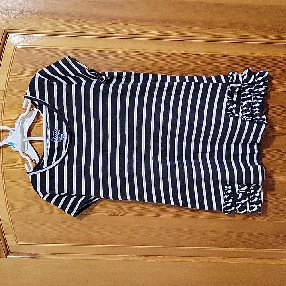 Girls size 14 Old Navy T shirt